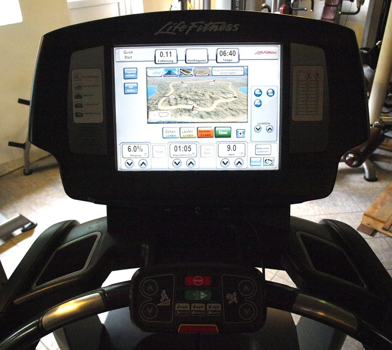 Life Fitness Elevation Series 95 Engage Cardiogerätepark, 10 Cardiogeräte im Set, Touchscreen Displays, gebraucht - überholter Zustand