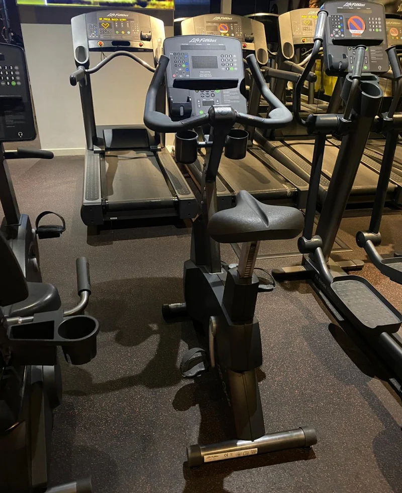 Life Fitness Ergometer Lifecycle, Integrity Serie, LED Konsole, Upright Bike - gebraucht - überholter Zustand