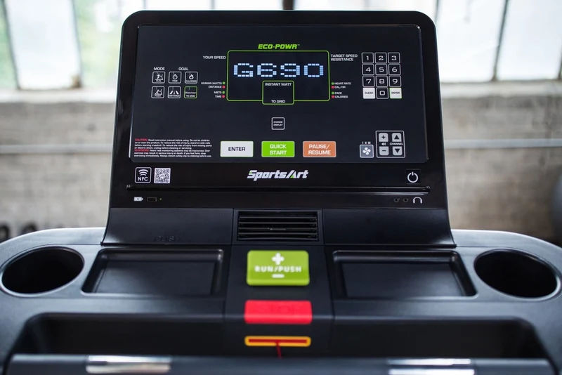 SportsArt ECO-POWR Status Line Laufband G690 Verde