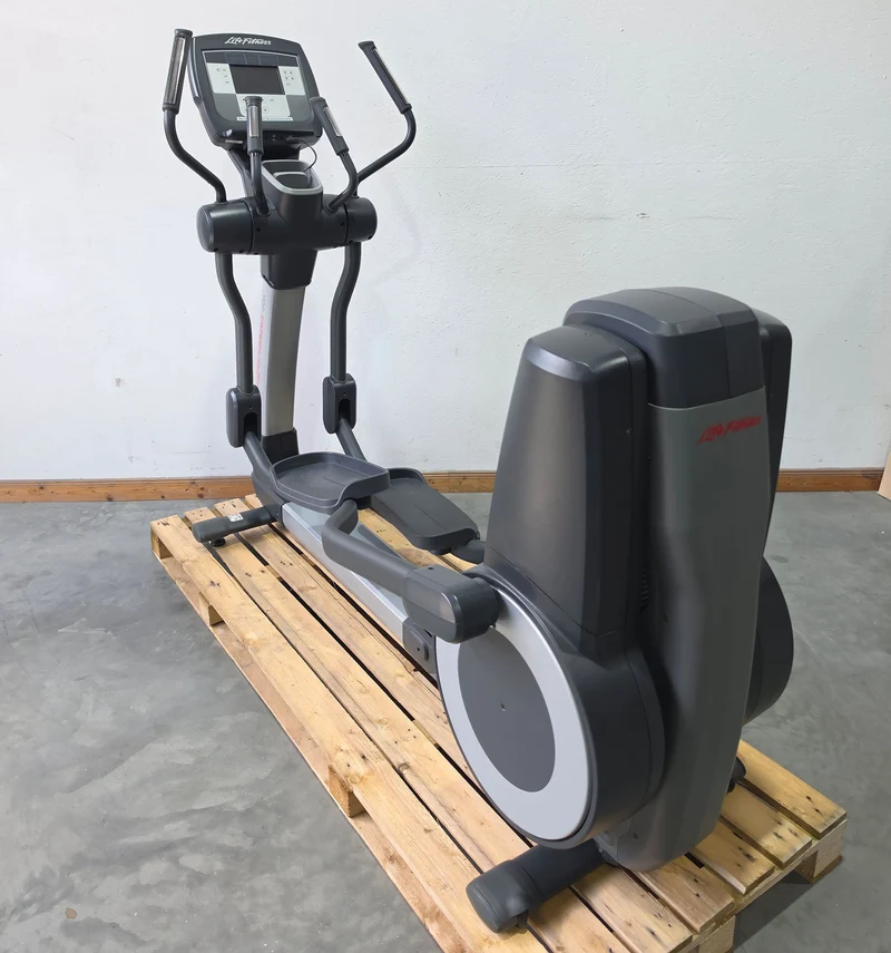 Life Fitness Crosstrainer 95X - Elevation Series 95x - Engage 7" Touchscreen Konsole, gebraucht - überholter Zustand