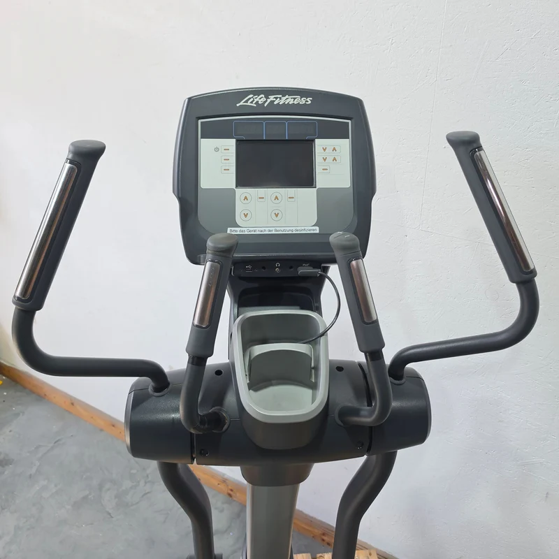 Life Fitness Crosstrainer 95X - Elevation Series 95x - Engage 7" Touchscreen Konsole, gebraucht - überholter Zustand