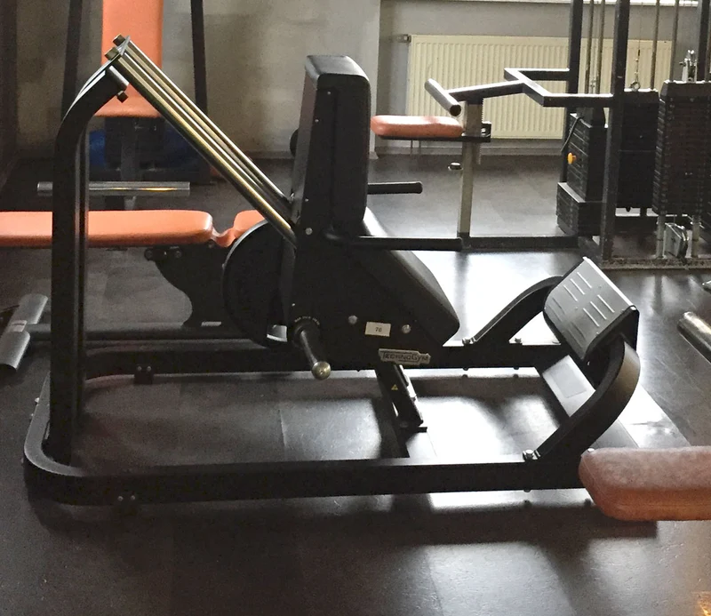 TechnoGym Pure Strength Set, 6 Plate loaded Kraftgeräte, Baujahr 2014, sehr junge gebrauchte Fitnessgeräte - weitere Geräte auf Anfrage