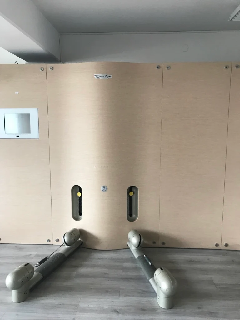 TechnoGym Kinesis Class Wand, Set mit 4 Modulen und TV, gebraucht, guter Zustand