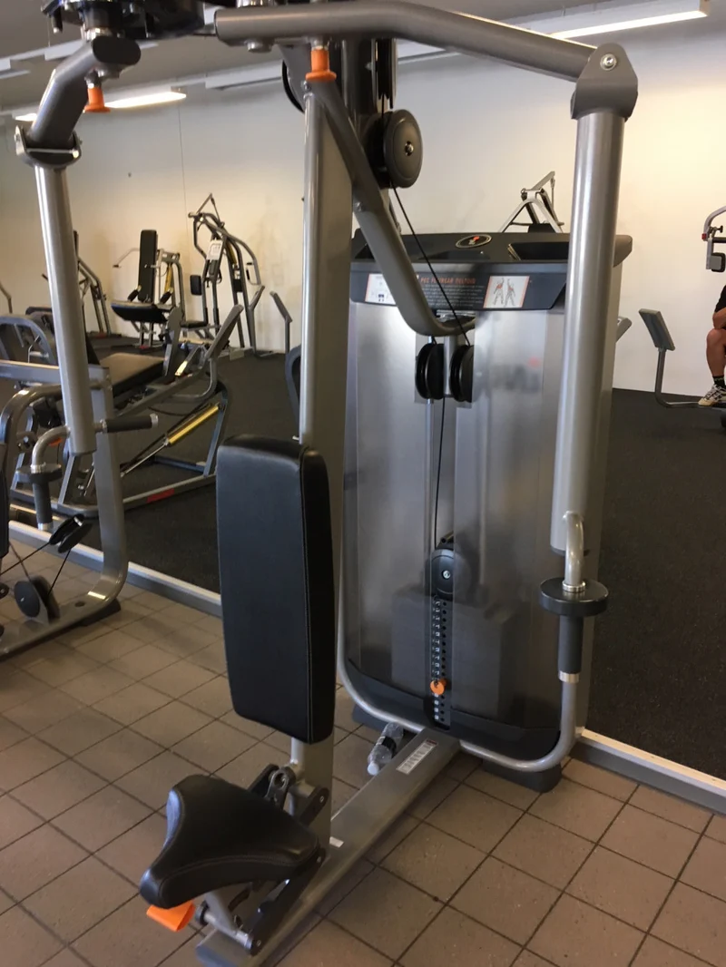 Inotec Kraftgeräteset mit 28 Fitnessgeräten, 18 Kraftgeräte, 10 Bänke und Racks, Natural Line, Silber, Polster Schwarz, gebraucht, überholter Zustand