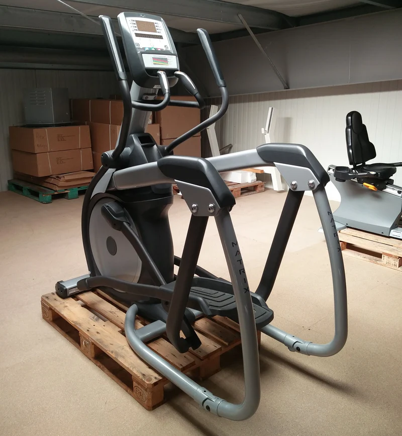 Ausdauergeräte Set 8 Stk von Matrix, junge Cardiogeräte, neue Modelle, Ascent Trainer, Laufbänder, Ergometer, Recumbent etc, gebraucht - überholter Zustand