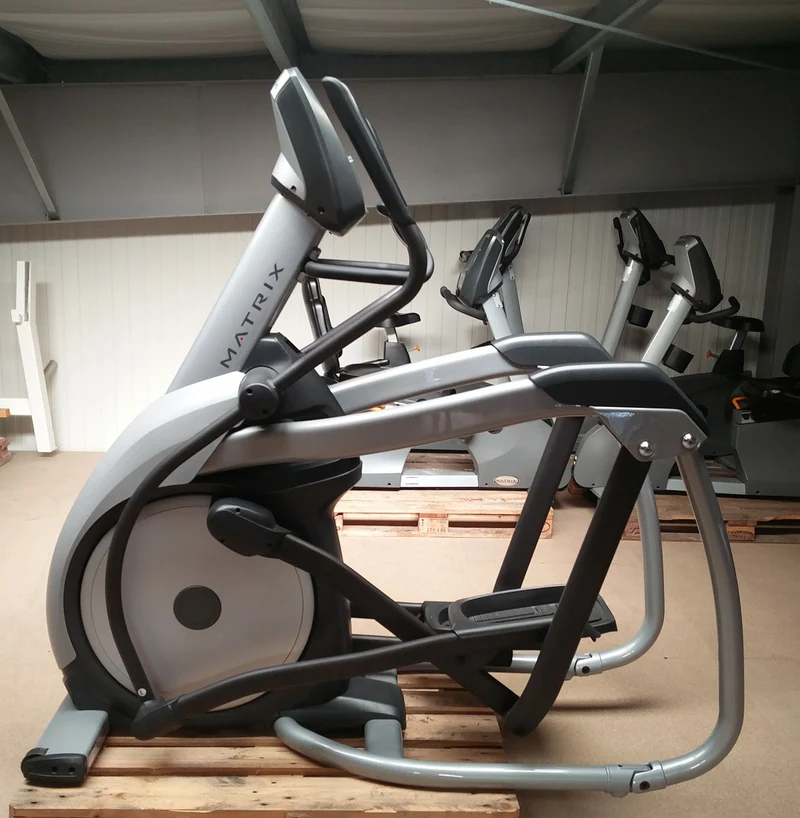 Ausdauergeräte Set 8 Stk von Matrix, junge Cardiogeräte, neue Modelle, Ascent Trainer, Laufbänder, Ergometer, Recumbent etc, gebraucht - überholter Zustand