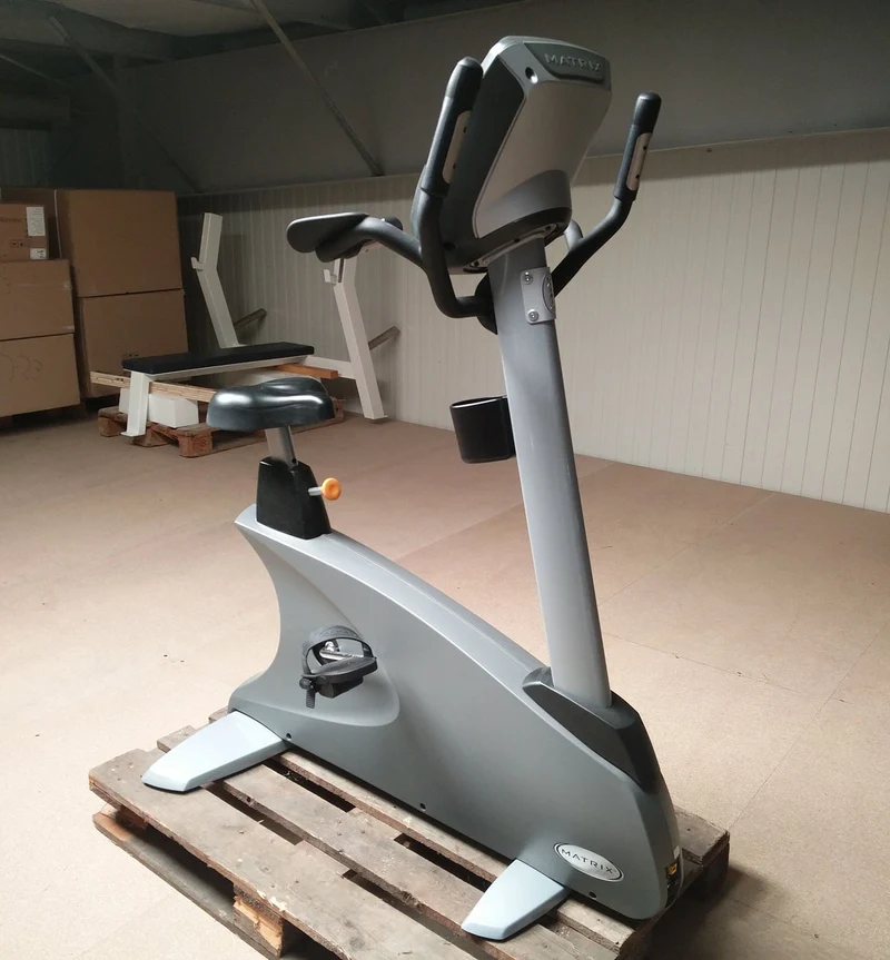 Ausdauergeräte Set 8 Stk von Matrix, junge Cardiogeräte, neue Modelle, Ascent Trainer, Laufbänder, Ergometer, Recumbent etc, gebraucht - überholter Zustand