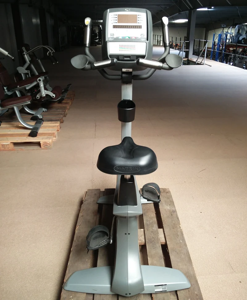 Ausdauergeräte Set 8 Stk von Matrix, junge Cardiogeräte, neue Modelle, Ascent Trainer, Laufbänder, Ergometer, Recumbent etc, gebraucht - überholter Zustand
