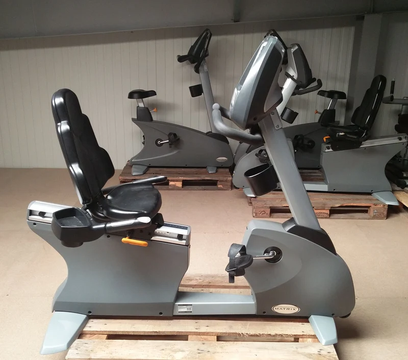 Ausdauergeräte Set 8 Stk von Matrix, junge Cardiogeräte, neue Modelle, Ascent Trainer, Laufbänder, Ergometer, Recumbent etc, gebraucht - überholter Zustand