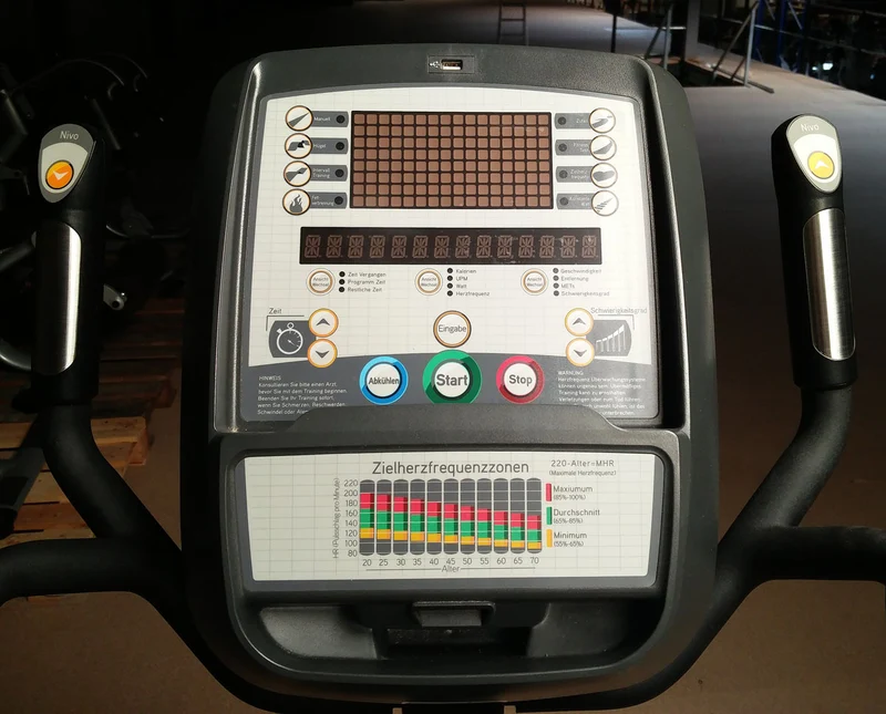 Ausdauergeräte Set 8 Stk von Matrix, junge Cardiogeräte, neue Modelle, Ascent Trainer, Laufbänder, Ergometer, Recumbent etc, gebraucht - überholter Zustand