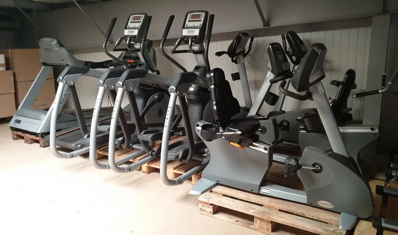 Ausdauergeräte Set 8 Stk von Matrix, junge Cardiogeräte, neue Modelle, Ascent Trainer, Laufbänder, Ergometer, Recumbent etc, gebraucht - überholter Zustand