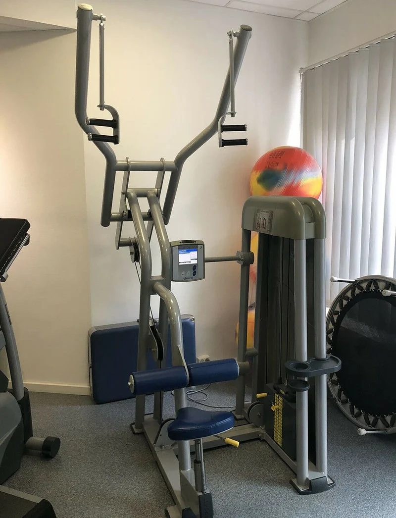 Ergo-Fit Latzugmaschine von oben, Pulldown, Lat Pull 4000 Serie, drehbare Griffe, Polster Blau, gebrauchter - überholter Zustand