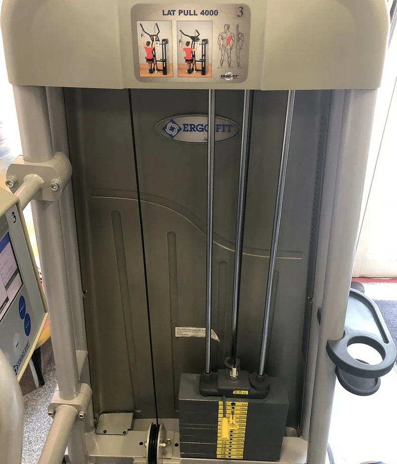 Ergo-Fit Latzugmaschine von oben, Pulldown, Lat Pull 4000 Serie, drehbare Griffe, Polster Blau, gebrauchter - überholter Zustand