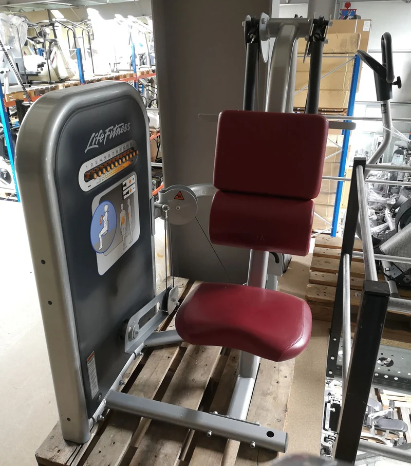 Life Fitness Zirkel mit 8 Fitnessgeräten, Circuit Series Set, Polster Rot, gebraucht - überholter Zustand