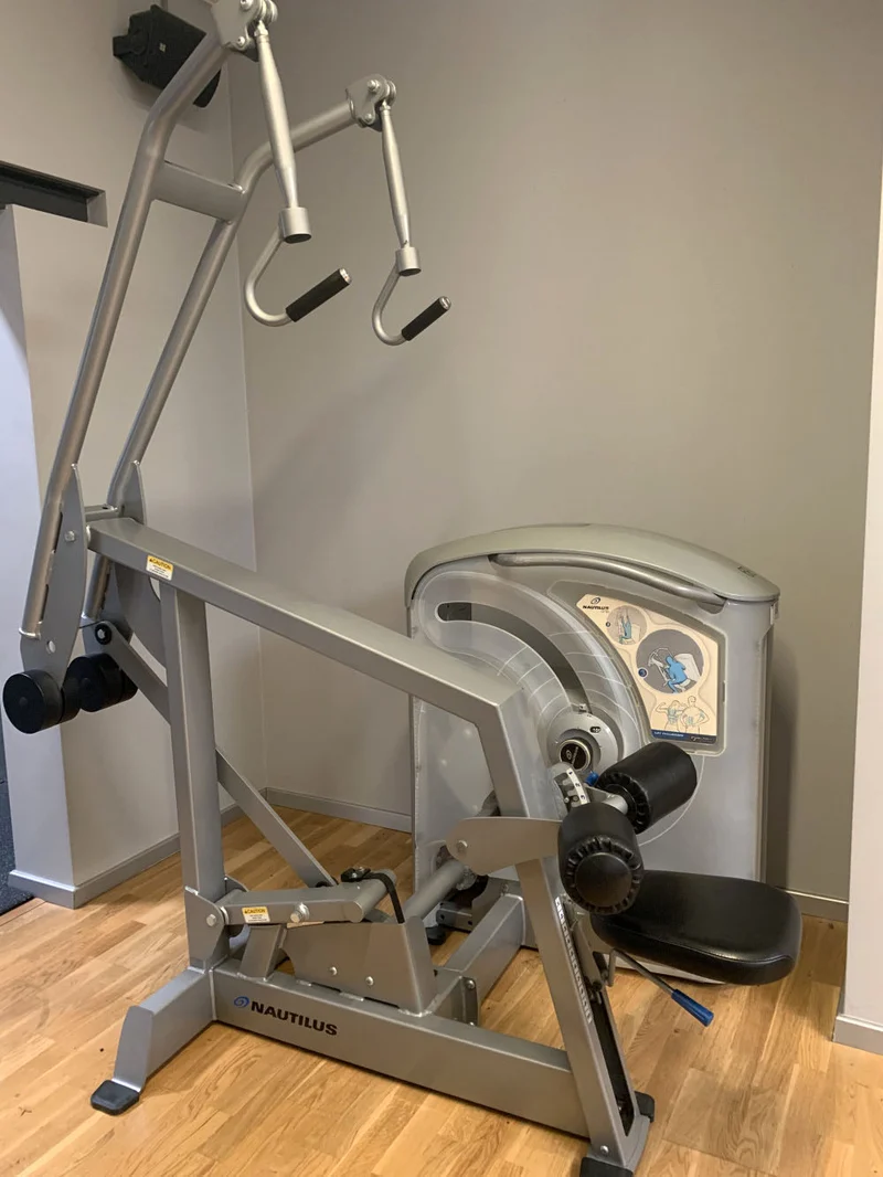 Nautilus One, 11 Kraftgeräte im Set, Nachfolger der legendären Nitro Fitness Serie, Silber, gebraucht - überholter Zustand