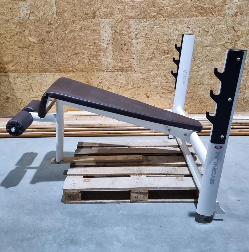 Gym80 Negativ Drückerbank, Decline Benchpress 4847, Sygnum Serie, Rahmen Weiß, Polster Schwarz, gebraucht - überholter Zustand