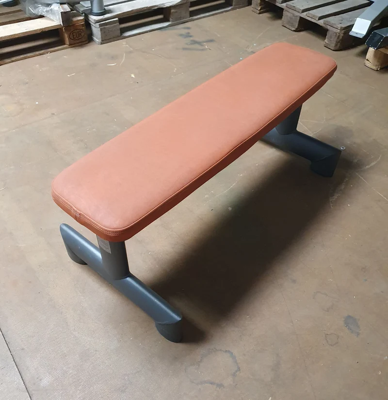 Gym80 Flachbank 4005 Basic, Sygnum Serie, Rahmen Anthrazit, Polster Orange, gebraucht - überholter Zustand
