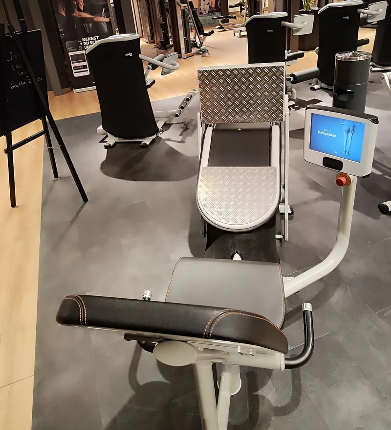 eGym 9er Kraft Zirkel, 9 Kraftgeräte, inkl. PREMIUM Software, Baujahr 2015, Free Flow Technik, gebraucht - überholter Zustand