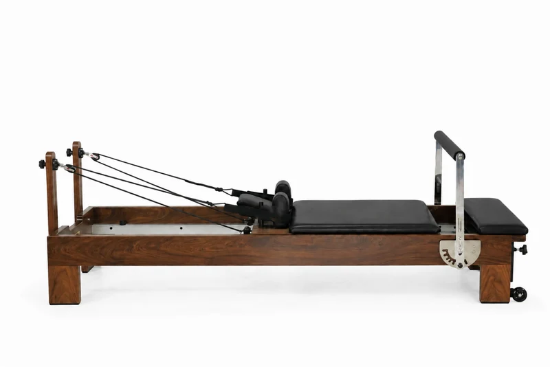 The Virtù Line Reformer NOCE NERA