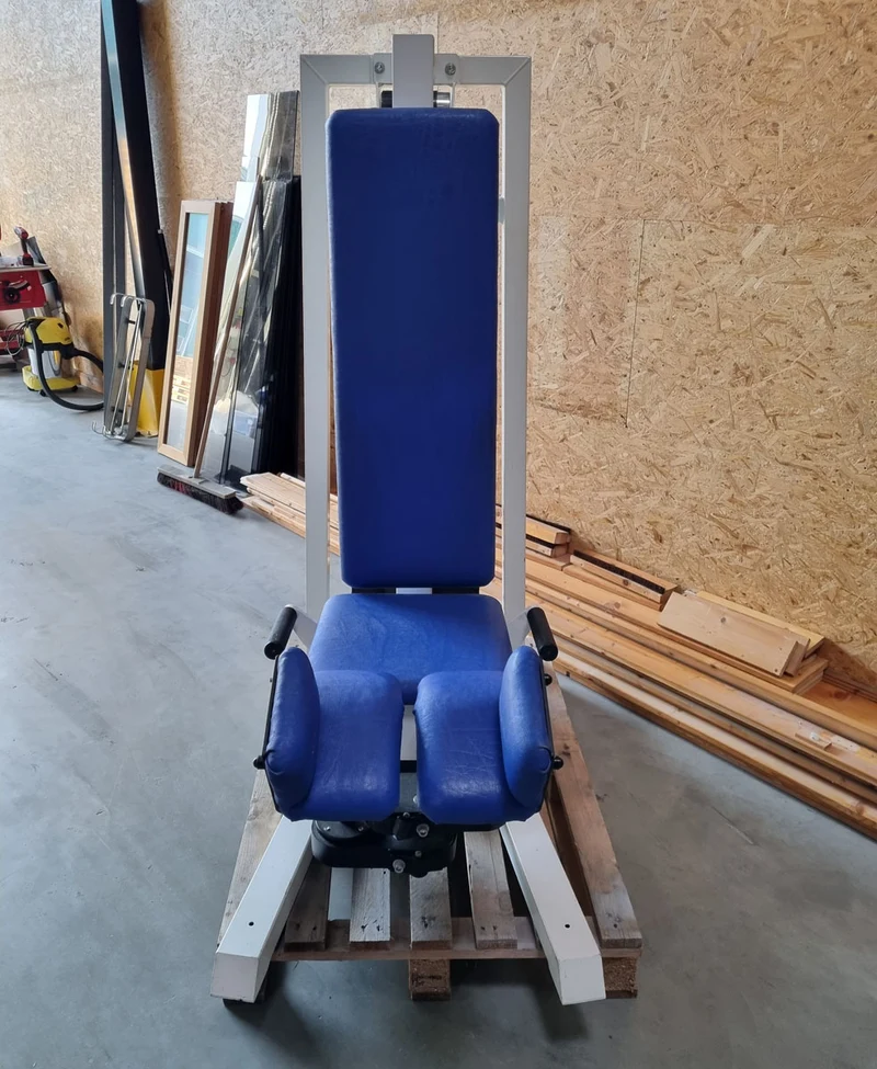 Gym80 Abduktorenmaschine, Hip Abductor, Rahmenfarbe Weiß, Polsterfarbe Blau, gebraucht - überholter Zustand