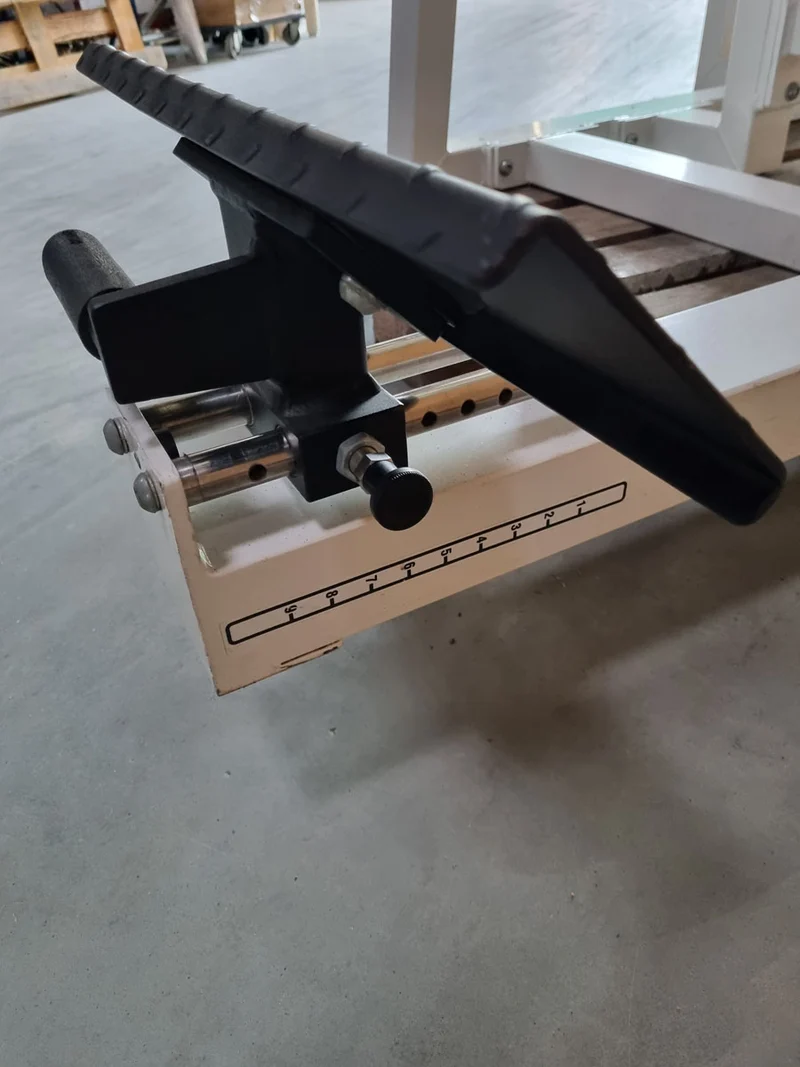 Gym80 Rückenstreckermaschine, Hyperextension, verstellbar, Rahmenfarbe Weiß, Polsterfarbe Blau, gebraucht - überholter Zustand