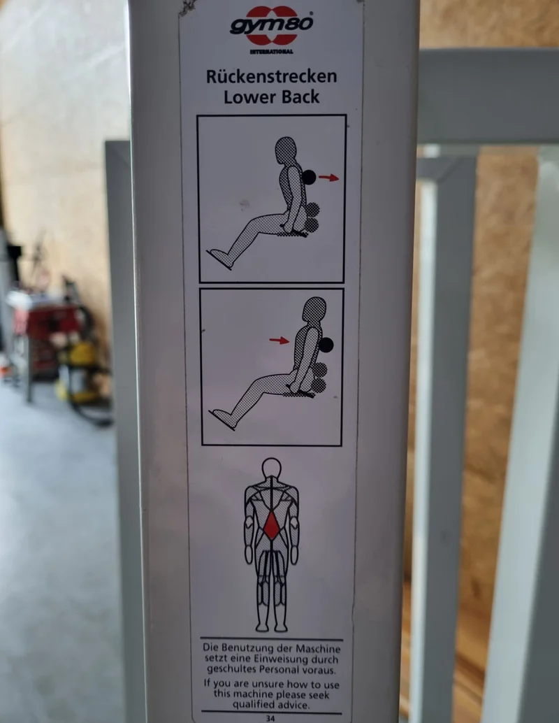 Gym80 Rückenstreckermaschine, Hyperextension, verstellbar, Rahmenfarbe Weiß, Polsterfarbe Blau, gebraucht - überholter Zustand