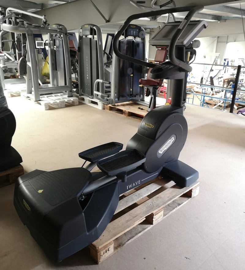 Technogym Wave Excite Line Stepper / Inliner / Ski / Ellipsentrainer, Touch Display, gebraucht - überholter Zustand