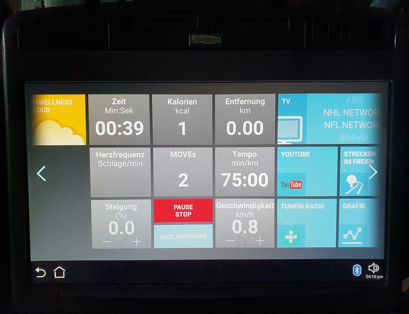 TechnoGym Laufband Excite Line Run Now 700, Unity Display mit Internet, Youtube, Neflix, gebraucht - überholter Zustand