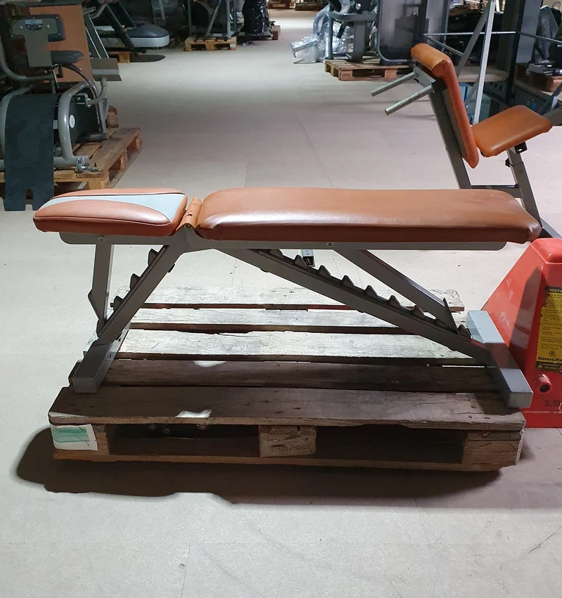 SportsArt Universalbank verstellbar, Hantelbank ohne Ablage, Multi-Adjustable Bench, Rahmenfarbe Silber, Polsterfarbe Orange, gebraucht - überholter Zustand