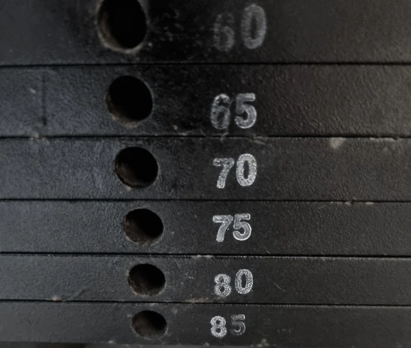 Gym80 Gluteus Kick Knieend 3004 Sygnum, Pomaschine, Rahmenfarbe Silber, Polsterfarbe Orange, gebraucht - überholter Zustand