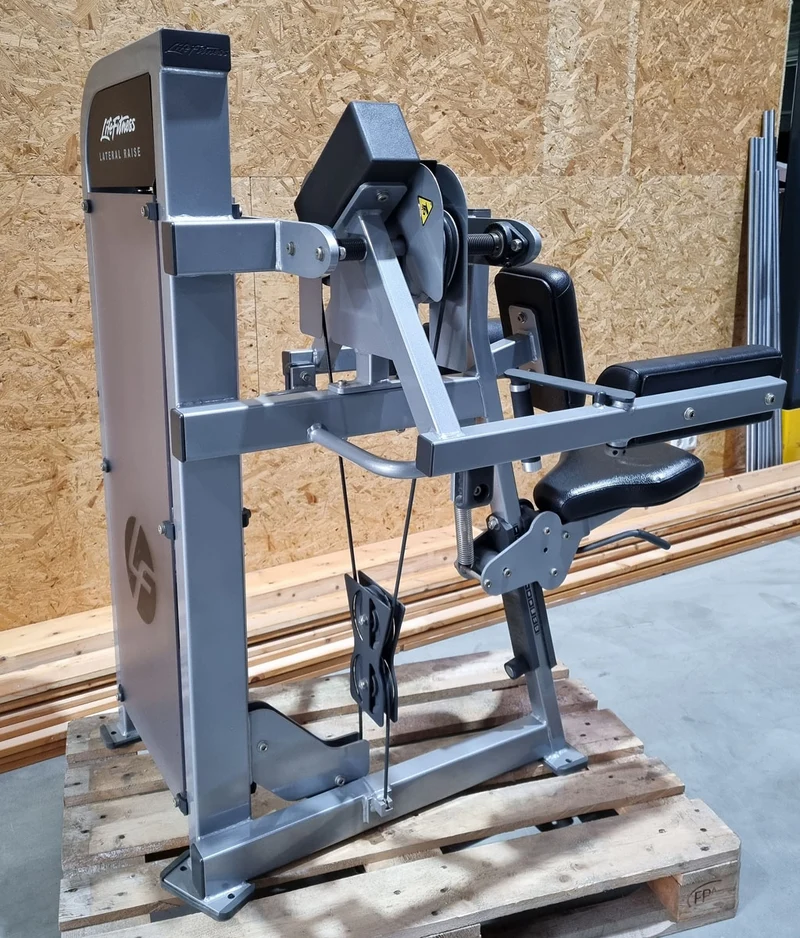 Life Fitness Pro 2 Seithebemaschine, Lateral Raise, Rahmenfarbe Silber, Polsterfarbe Schwarz, gebraucht - überholter Zustand