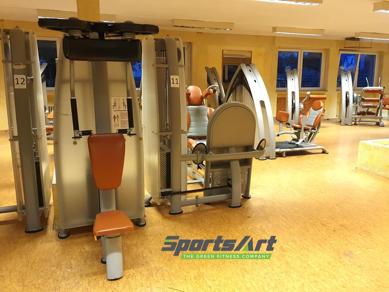 SportsArt Kraftgerätepark - 20 Kraftgeräte im Set, Status Serie, gebraucht, überholter Zustand