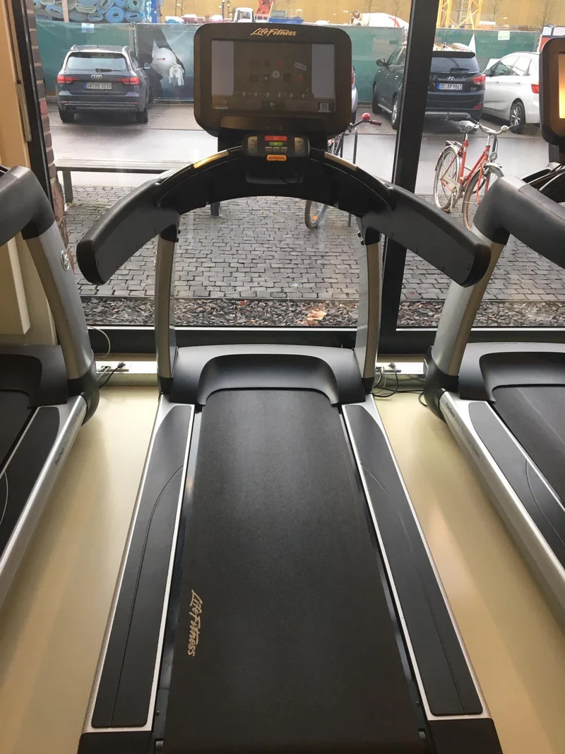 Life Fitness 18 Stk. Cardiogeräte Set, Discover SE Konsolen, Touch, gebraucht - überholter Zustand!