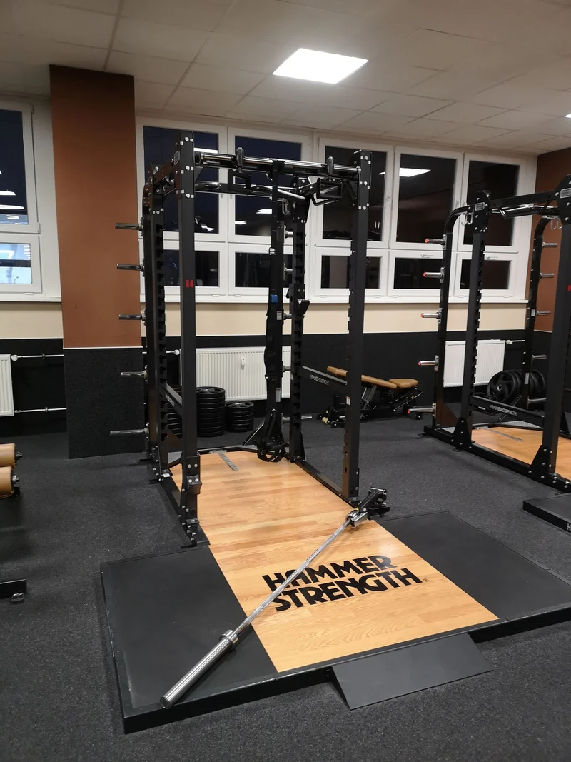 Life Fitness & Hammer Strength - 93 Fitnessgeräte - Kraftgeräte, Cardiogeräte, Plate loaded Geräte, Bänke etc - komplettes Fitnessstudio - gebraucht - TOP Zustand