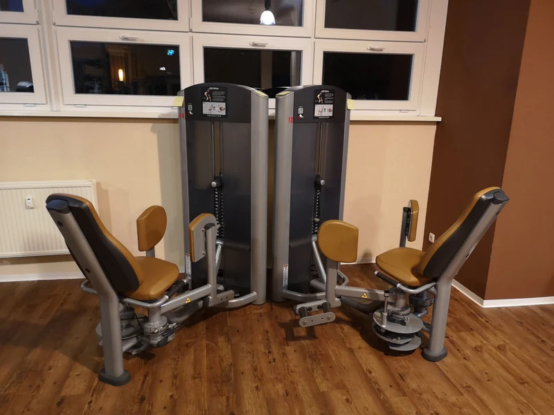 Life Fitness & Hammer Strength - 93 Fitnessgeräte - Kraftgeräte, Cardiogeräte, Plate loaded Geräte, Bänke etc - komplettes Fitnessstudio - gebraucht - TOP Zustand