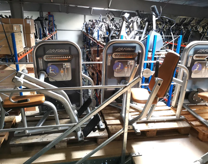 Life Fitness & Hammer Strength - 93 Fitnessgeräte - Kraftgeräte, Cardiogeräte, Plate loaded Geräte, Bänke etc - komplettes Fitnessstudio - gebraucht - TOP Zustand