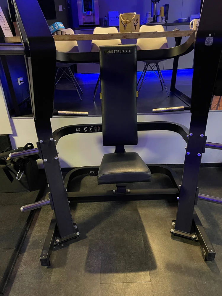 TechnoGym Pure Strength Set, 7 Plate loaded Kraftgeräte, inkl. Hantelscheiben, gebraucht - geprüfter Zustand