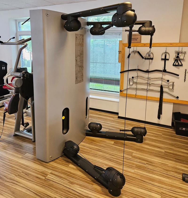 TechnoGym Kinesis One - Multistation Kabelzug Kraftstation mit zwei Gewichtsblöcken, gebraucht - überholter Zustand