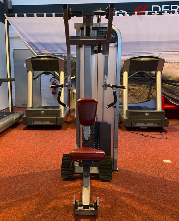 Life Fitness Rudern mit Bruststütze, Row, Pro2 Serie, Rahmenfarbe Silber, Polsterfarbe Rot, gebraucht - überholter Zustand