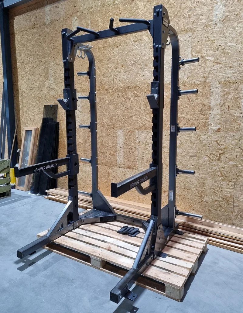 Hammer Strength HD Elite Half Rack mit Holzboden und Pull Up Bar, Rahmenfarbe Schwarz, gebraucht - überholter Zustand