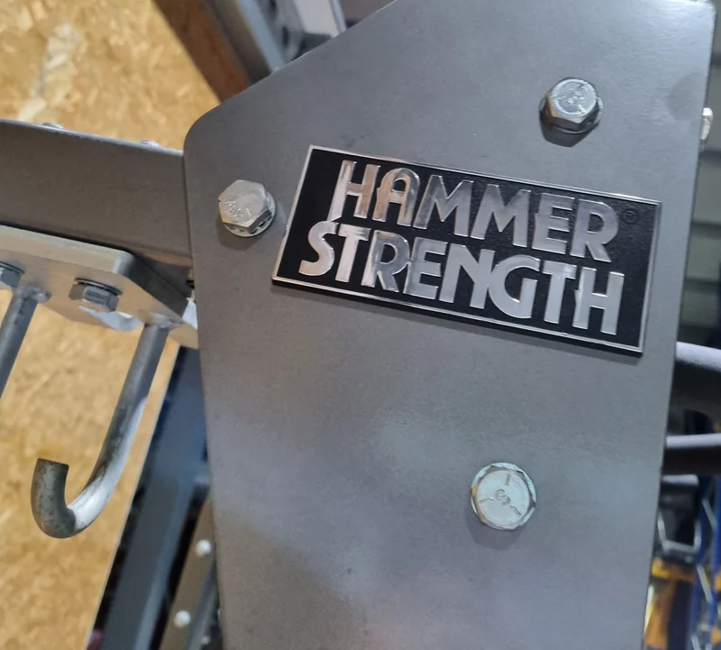 Hammer Strength HD Elite Half Rack mit Holzboden und Pull Up Bar, Rahmenfarbe Schwarz, gebraucht - überholter Zustand