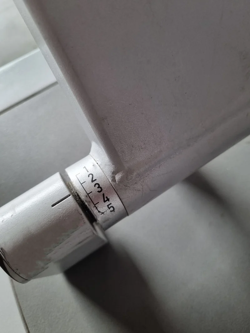 Frei Genius Eco Rückenstreckermaschine, Hyperextension, Rückenmaschine Lower Back, Rahmenfarbe Silber, Polsterfarbe Rot, gebraucht - überholter Zustand