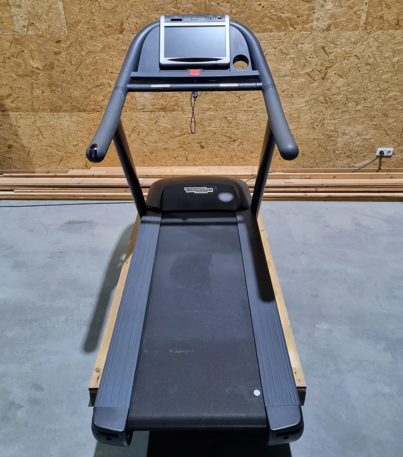 TechnoGym Laufband Excite Line Jog Now 700, Visioweb Touch Display, gebraucht - überholter Zustand