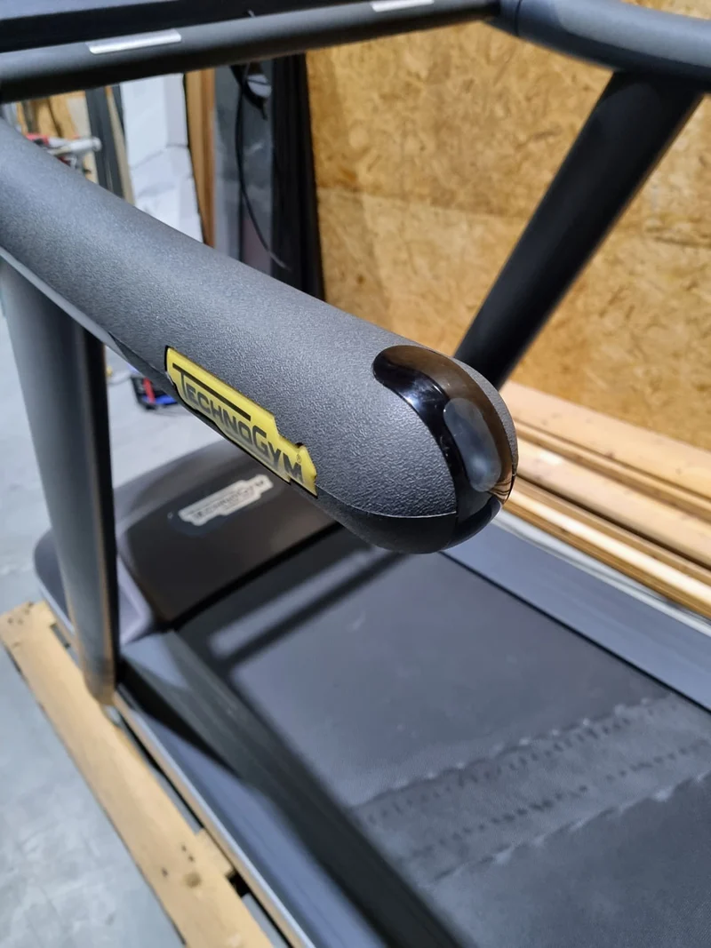 TechnoGym Laufband Excite Line Jog Now 700, Visioweb Touch Display, gebraucht - überholter Zustand