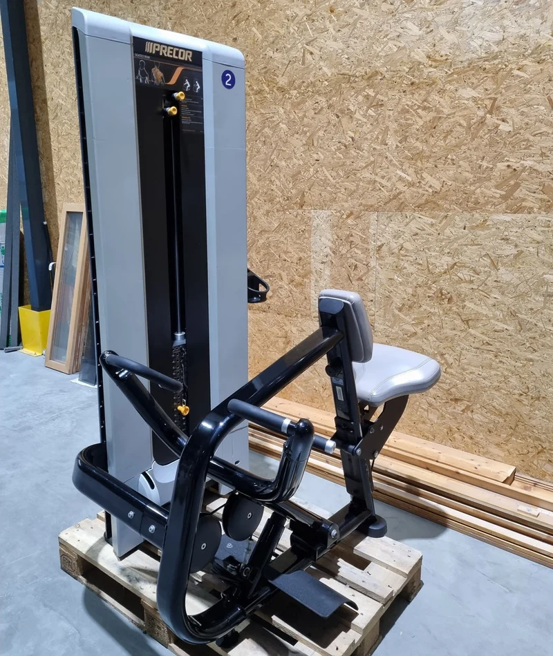 Precor Rudern mit Bruststütze, Row, Lat-Rudern, Rahmenfarbe Schwarz, Polsterfarbe Grau, gebraucht - überholter Zustand