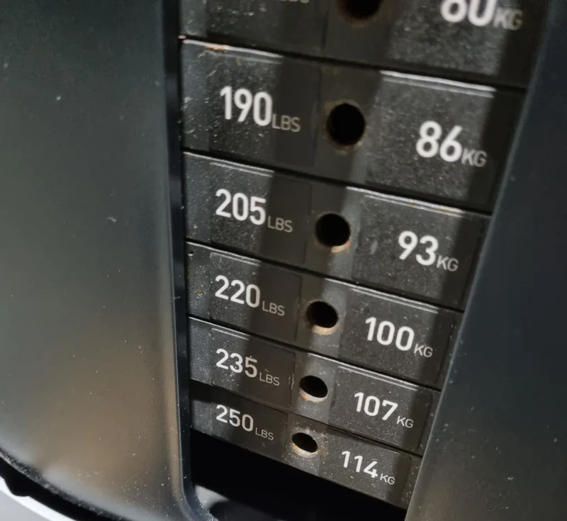 Precor Rudern mit Bruststütze, Row, Lat-Rudern, Rahmenfarbe Schwarz, Polsterfarbe Grau, gebraucht - überholter Zustand