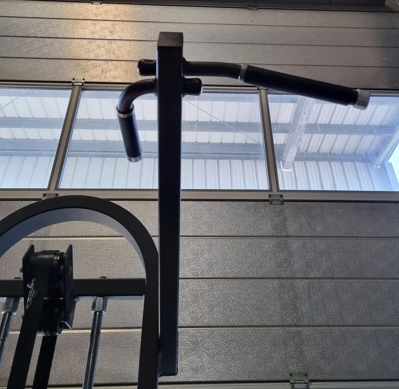Precor DipChin, Dip-Klimmzugmaschine mit Gewichtsunterstützung, Rahmen Schwarz, Polster Schwarz, gebraucht - überholter Zustand