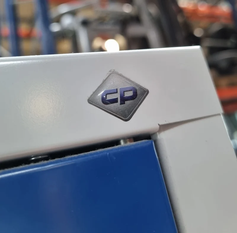 Spind-Schließfachschrank von C+P - Made in Germany - Korpus Silber-Grau, Türen Blau, gebraucht