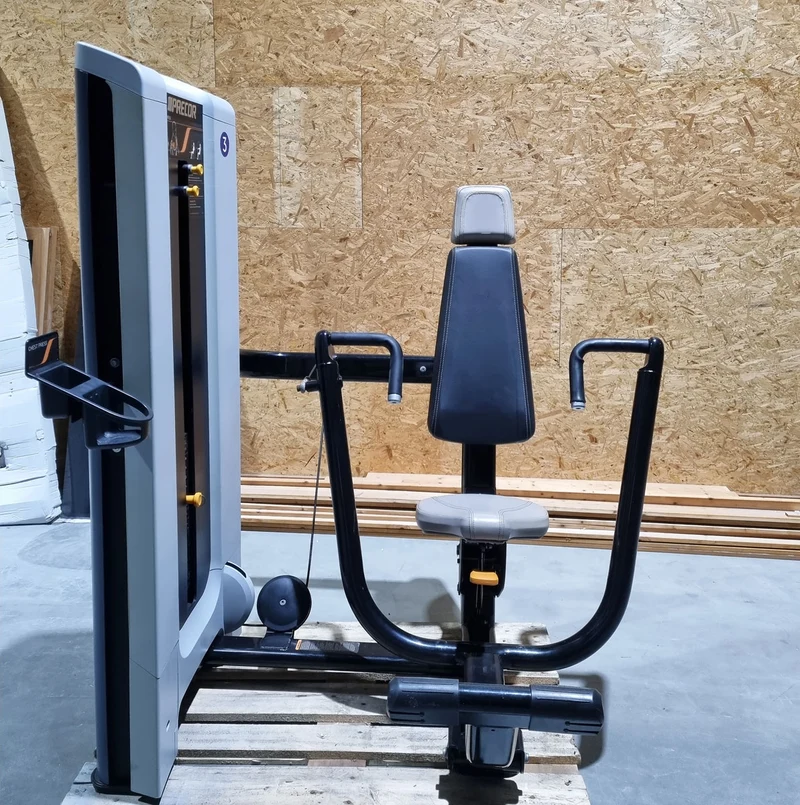 Precor Bankdrückmaschine mit Einstiegshilfe, Brustpresse, Chestpress, Rahmenfarbe Schwarz, Polsterfarbe Grau, gebraucht - überholter Zustand