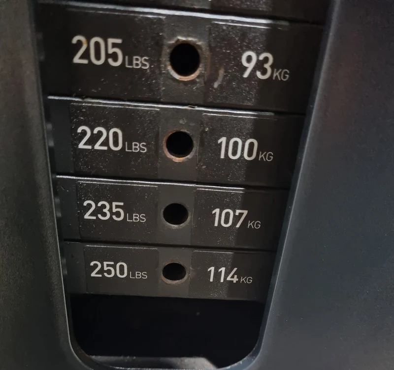 Precor Bankdrückmaschine mit Einstiegshilfe, Brustpresse, Chestpress, Rahmenfarbe Schwarz, Polsterfarbe Grau, gebraucht - überholter Zustand